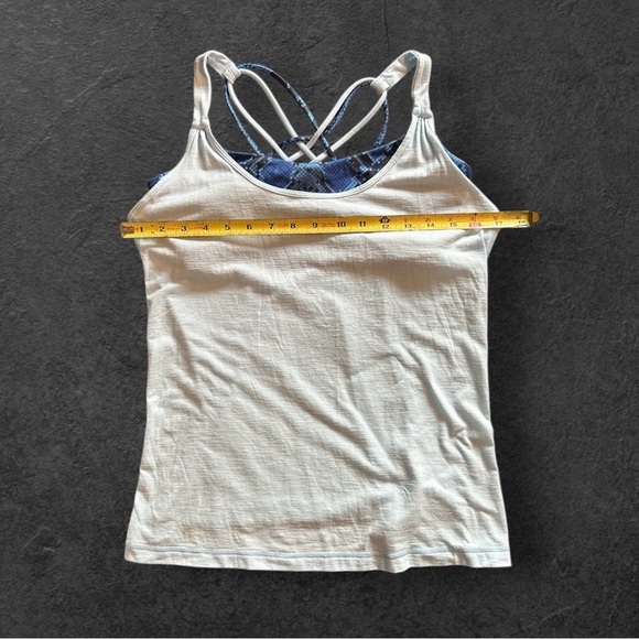 Lululemon Flow Y Tank Built-in Bra Powder Blue Snake Print Size 4 - Picture 6 of 9
